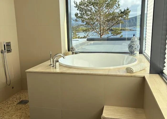 Exclusive Seafront Villa *