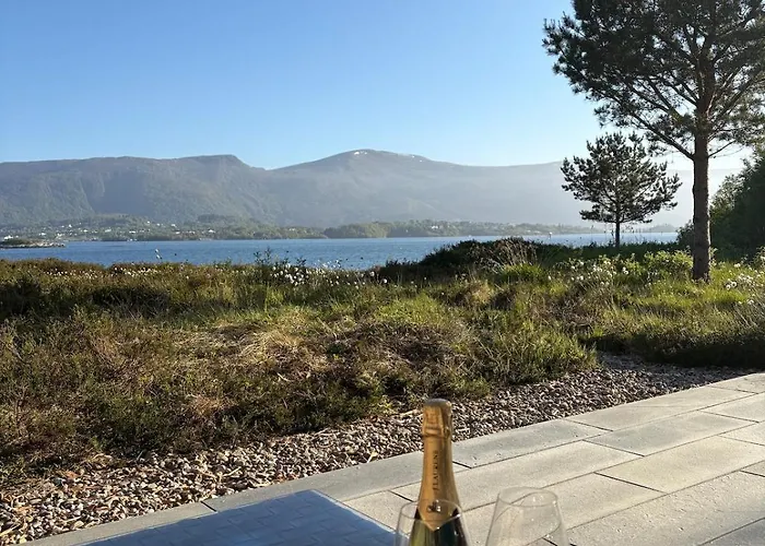 Exclusive Seafront Vila