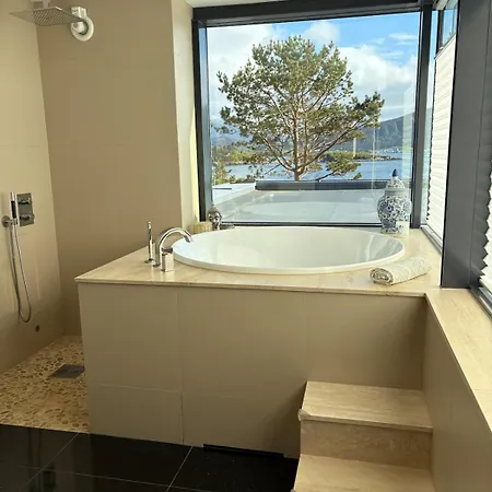 Exclusive Seafront וילה *